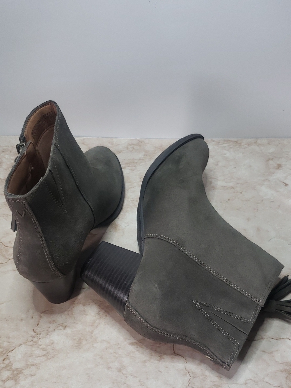Vionic Women's Olive Suede Ankle Booties - Classic Block Heel Size 8.5 - Picture 5 of 7